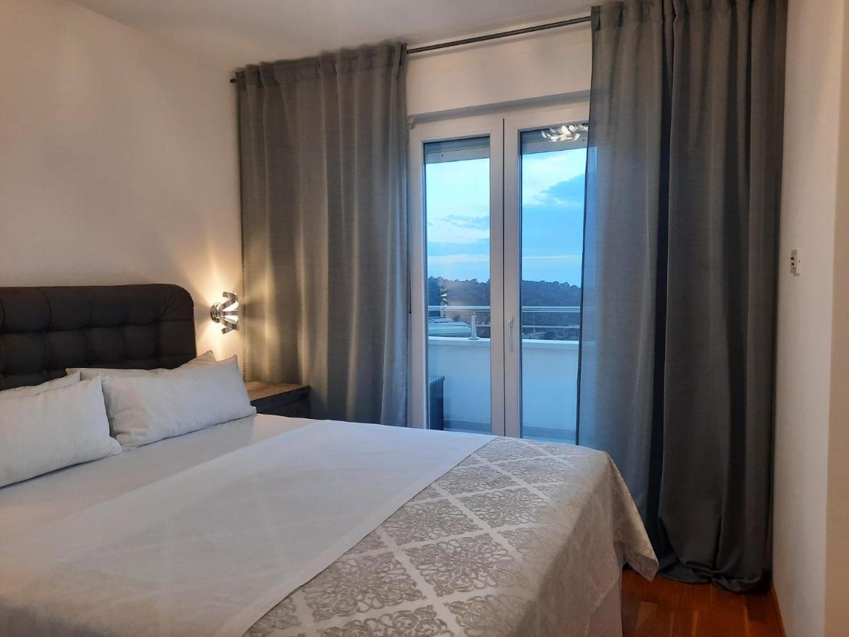 Apartment Anny De Luxe With Sea View Makarska Esterno foto