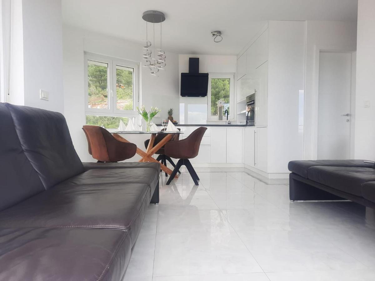 Apartment Anny De Luxe With Sea View Makarska Esterno foto