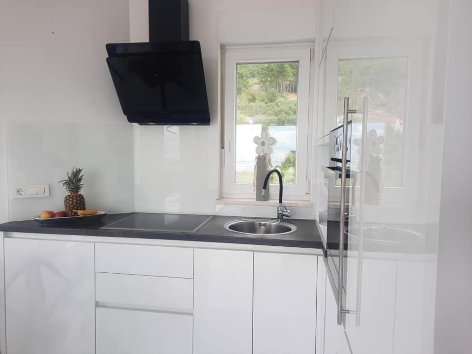 Apartment Anny De Luxe With Sea View Makarska Esterno foto