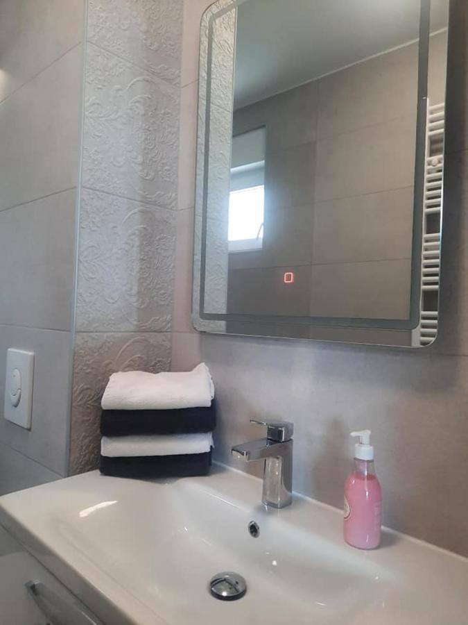 Apartment Anny De Luxe With Sea View Makarska Esterno foto